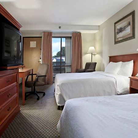 Salina Ambassador Hotel & Conference Center 客房 照片